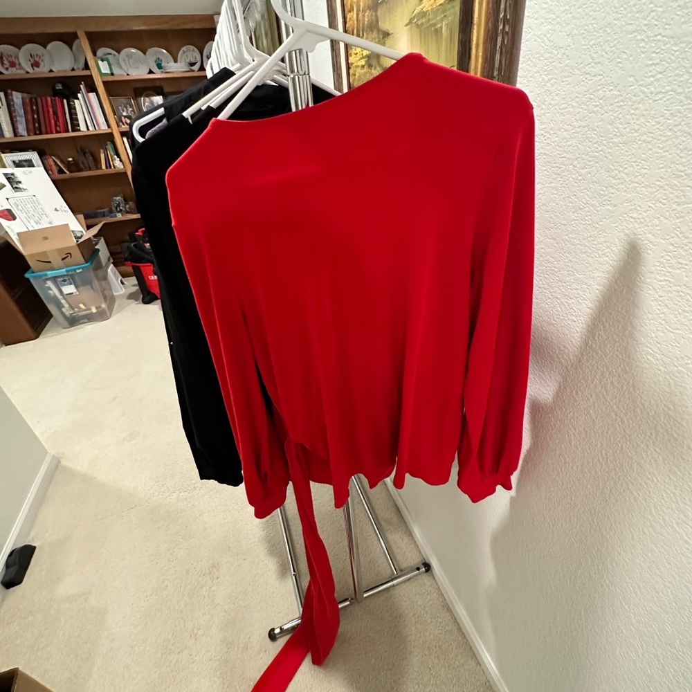 Halogen Wrap Top - Picture 2 of 3